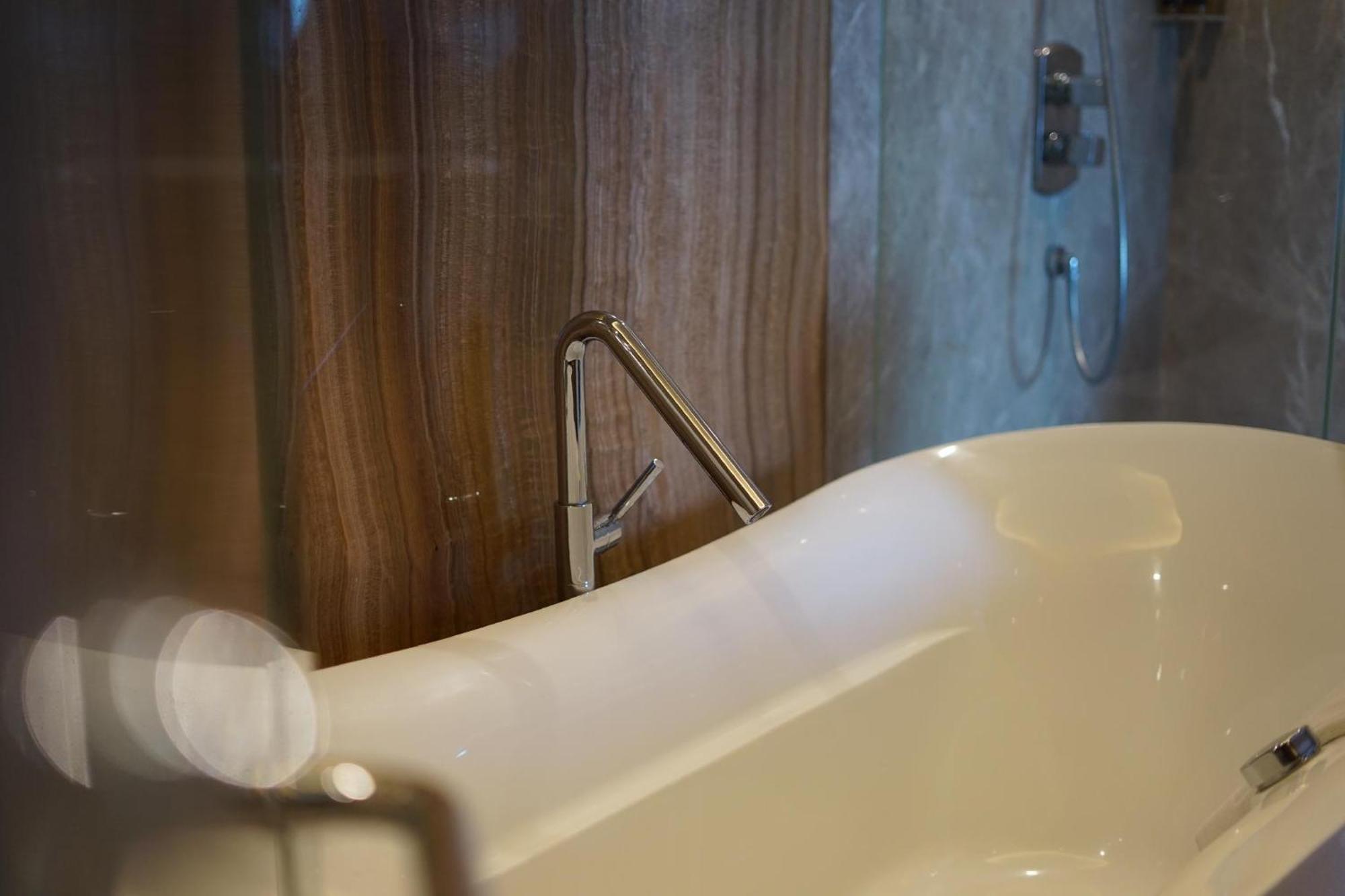 Morazen Surabaya Hotel Værelse billede